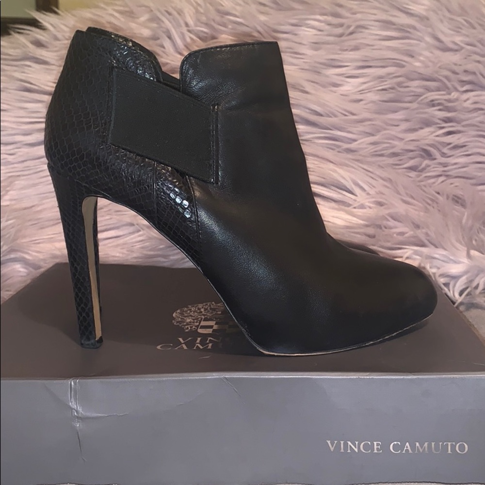 💙💖Vince Camuto leather & snakeskin boots💕